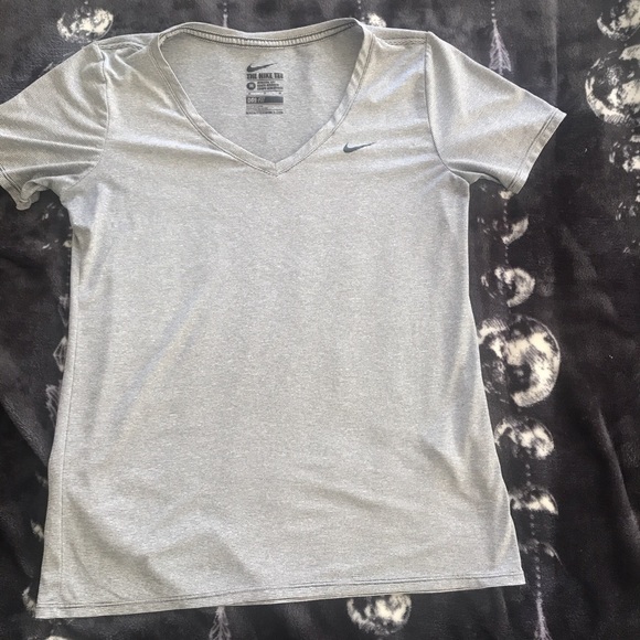 women's dri fit v neck shirts